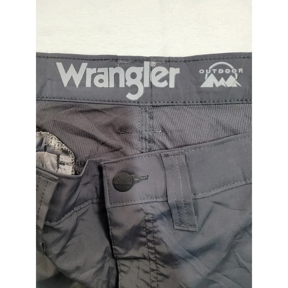 NWT Wrangler Outdoor Cargo Shorts Mens 46 Gray  Water Repellent UPF 30
